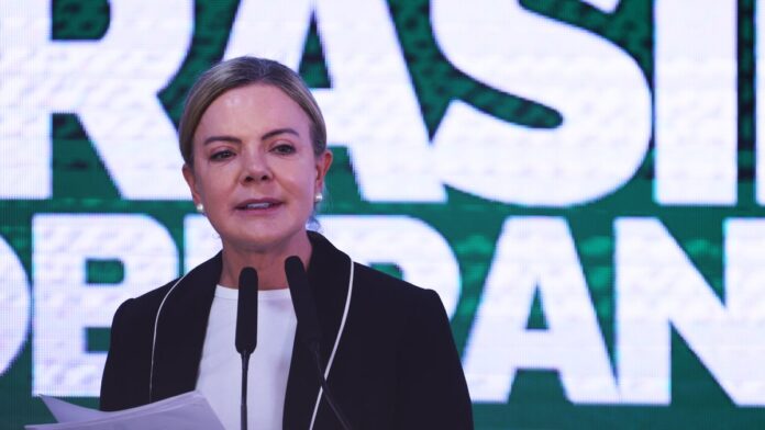 Brasília (DF) 13/08/2025 - A ministra da Secretaria das Relações Institucionais, Gleisi Hoffmann, fala durante assinatura da