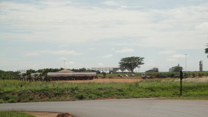 Usina Lins é uma empresa jovem no setor sucroenergético, iniciando a produção em 2007. 100% do plantio e colheita da cana-de-